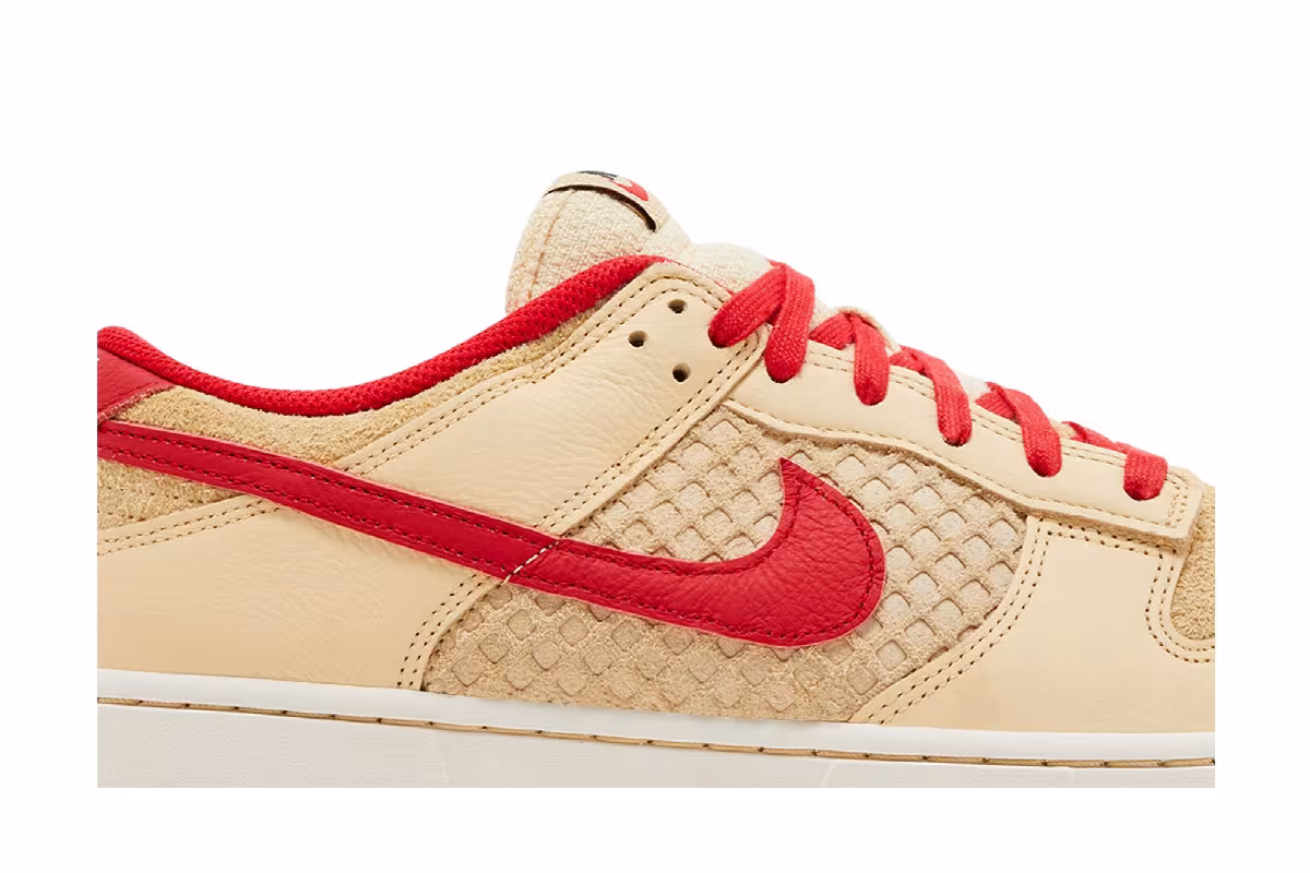 Nike Dunk Low Strawberry Waffle, view 3