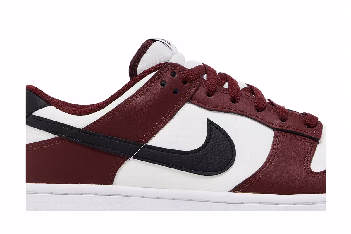 Nike Dunk Low Dark Team Red Black, view 3