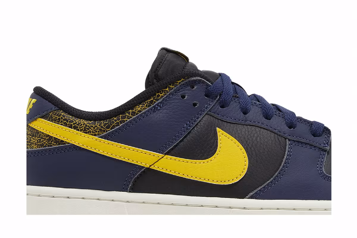 Nike Dunk Low Vintage Michigan, view 3