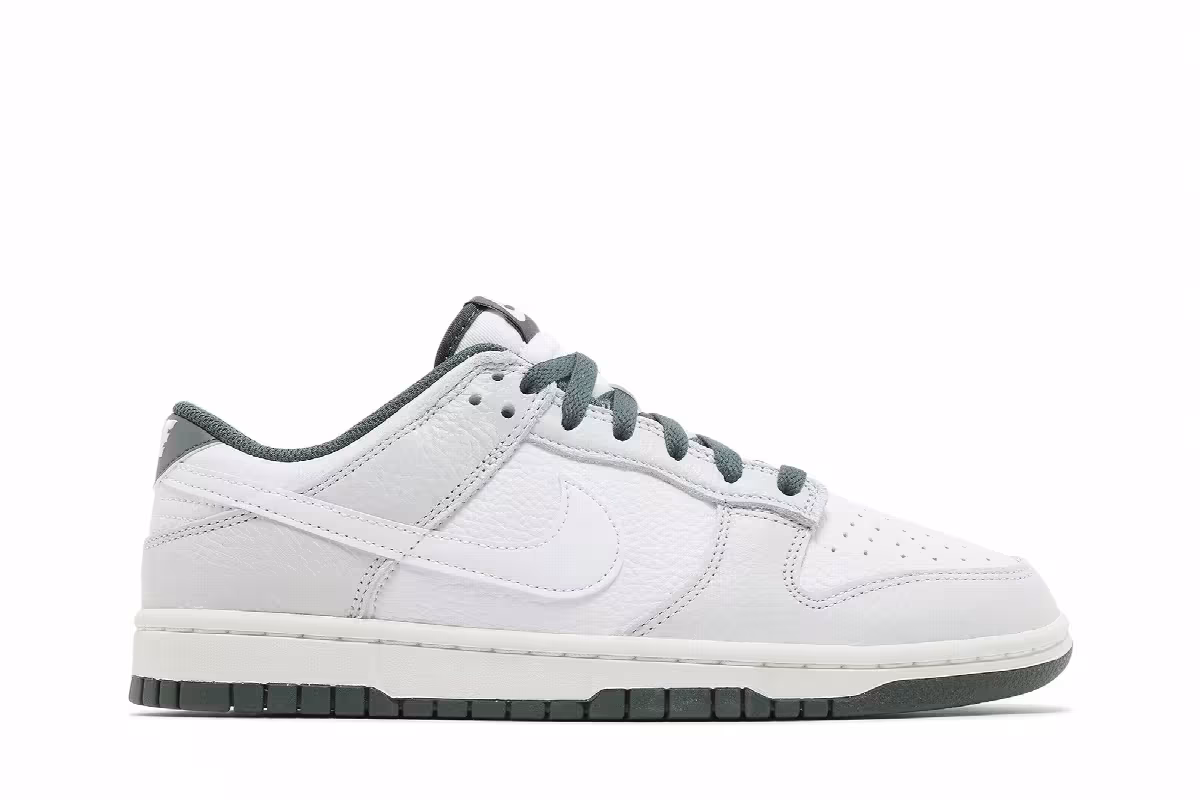Nike Dunk Low SE Photon Dust Vintage Green, view 2