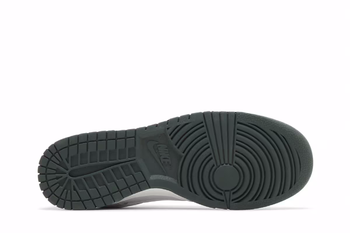 Nike Dunk Low SE Photon Dust Vintage Green, view 5