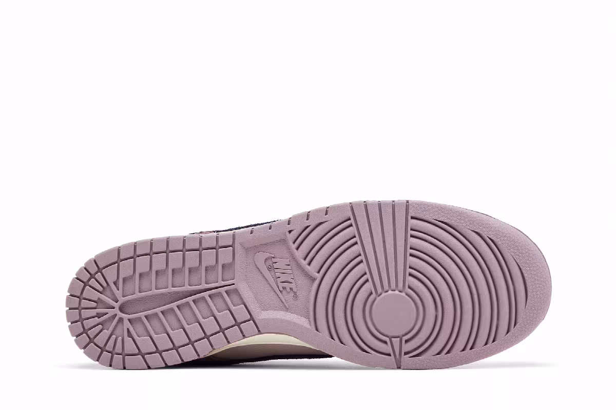 Nike Dunk Low SE Light Violet Ore, view 5