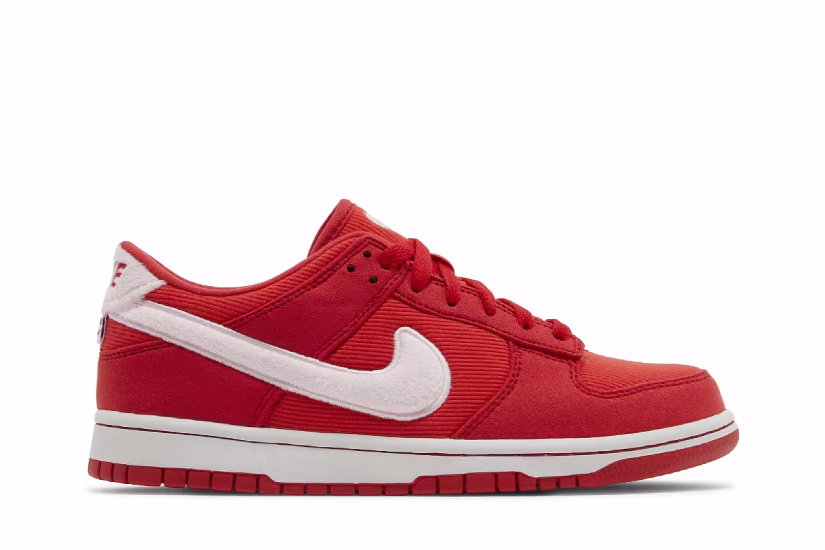 Nike Dunk Low GS Valentine's Day 2024, view 2