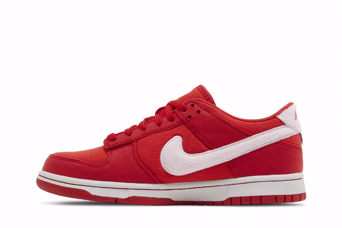 Nike Dunk Low GS Valentine's Day 2024, view 4