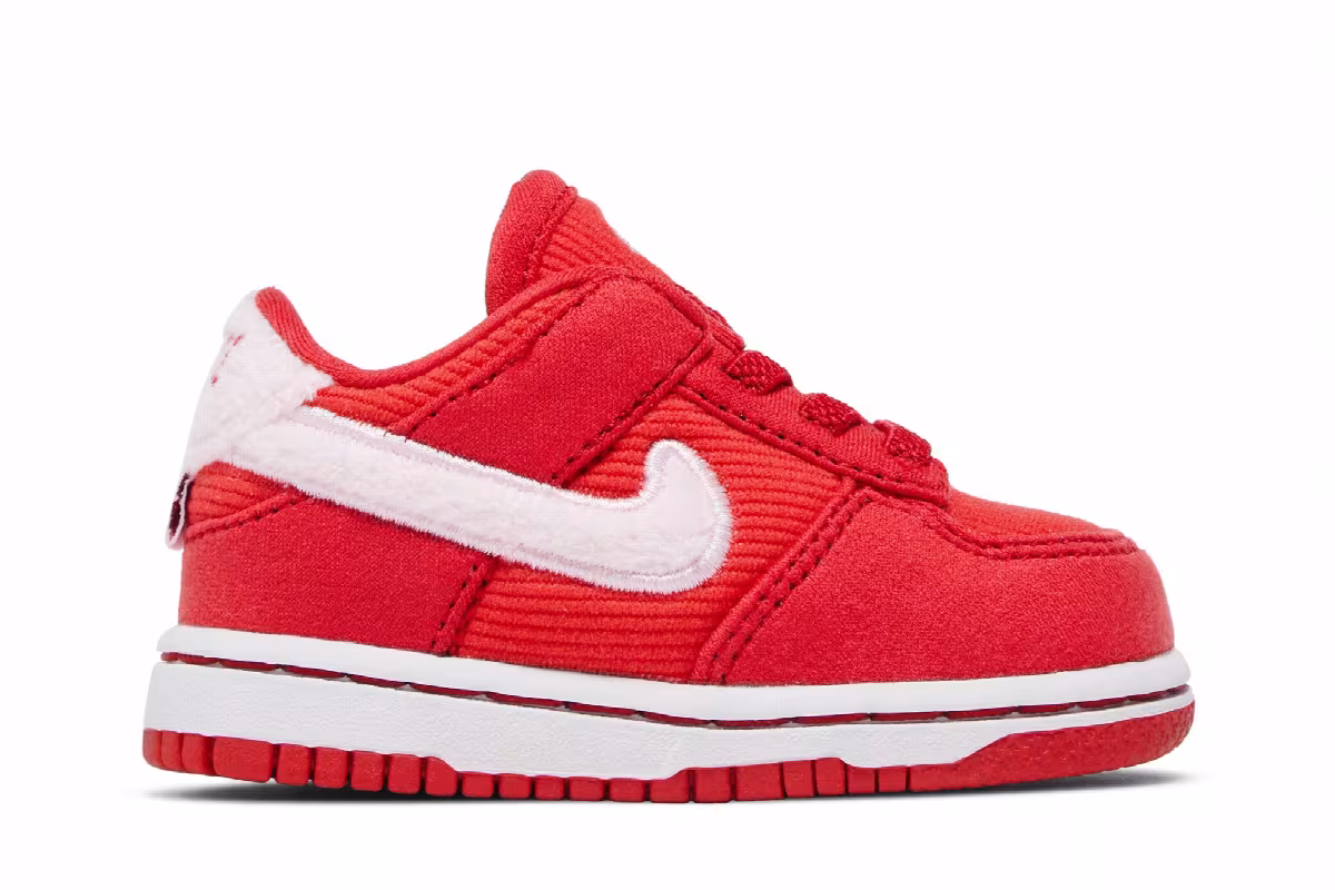 Nike Dunk Low TD Valentine's Day 2024, view 2
