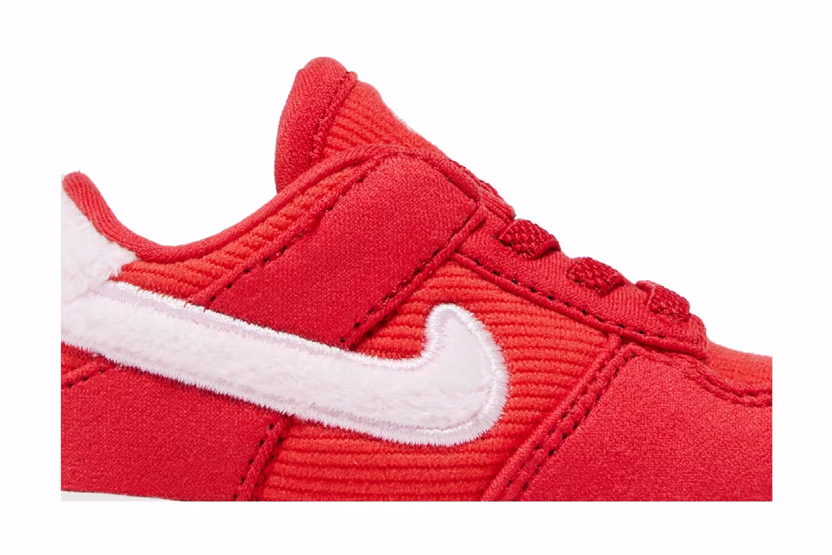 Nike Dunk Low TD Valentine's Day 2024, view 3