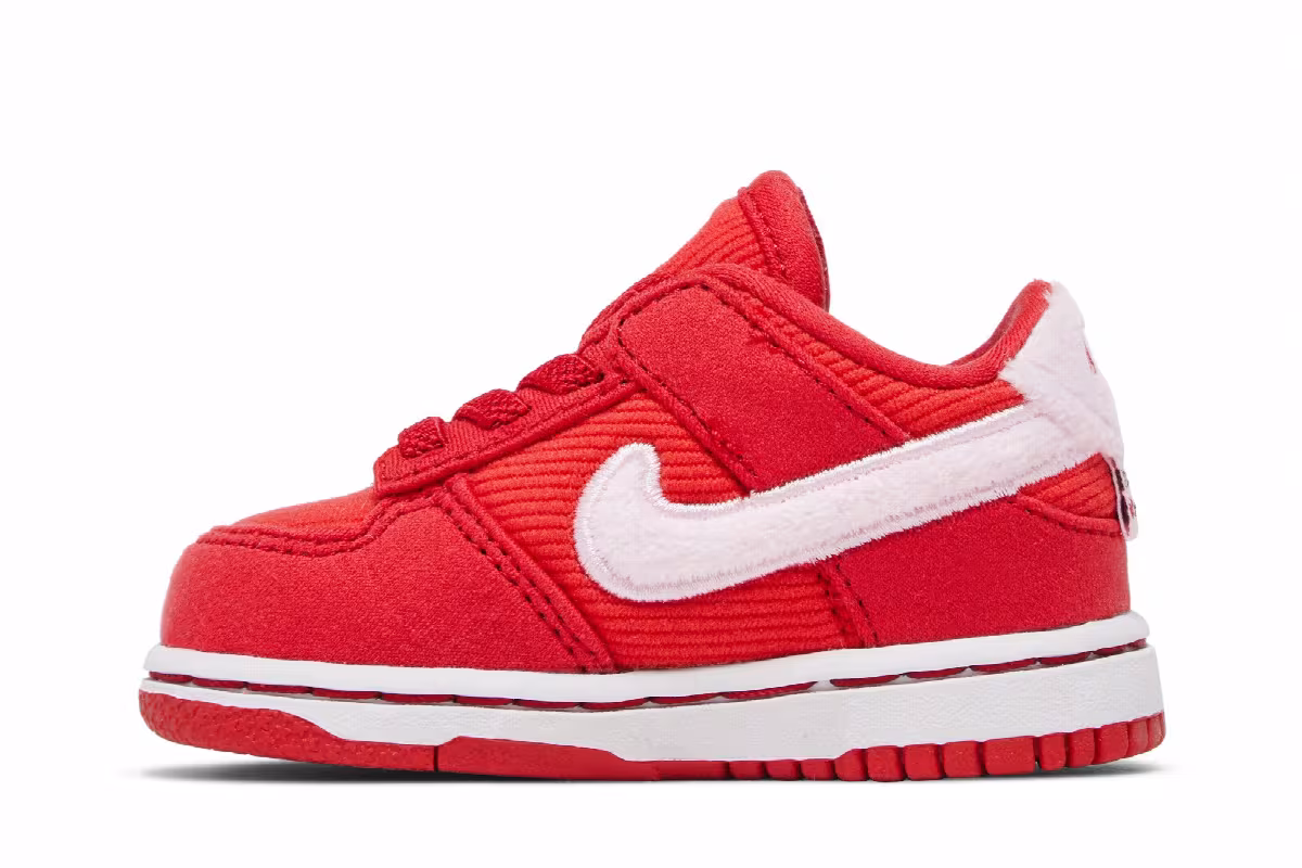Nike Dunk Low TD Valentine's Day 2024, view 4