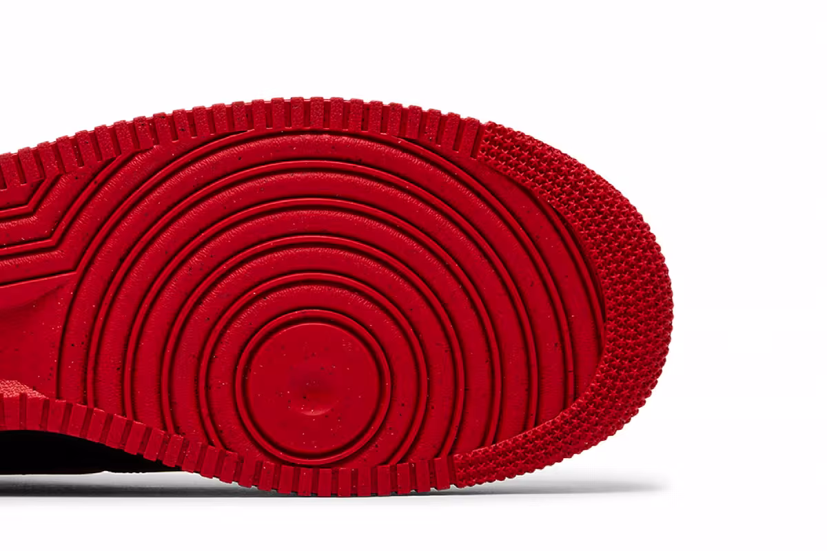 Nike Air Force 1 Bred, view 6