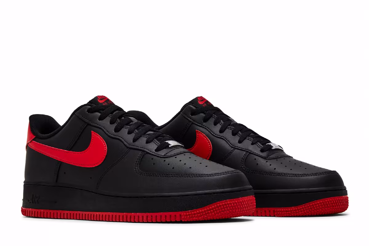 Nike Air Force 1 Bred, view 9
