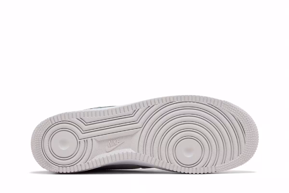 Nike Air Force 1 Wolf Grey Patent, view 5