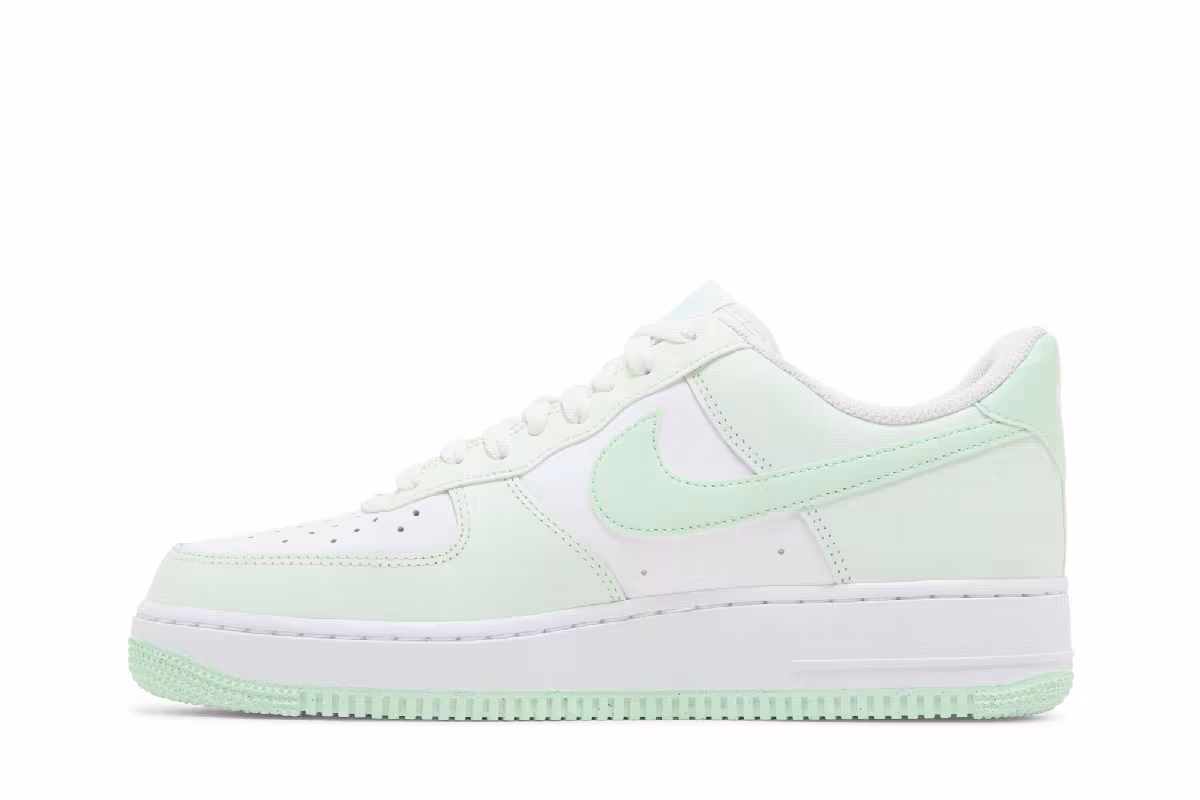 Nike Men's Air Force 1 Low Mint Foam, view 4