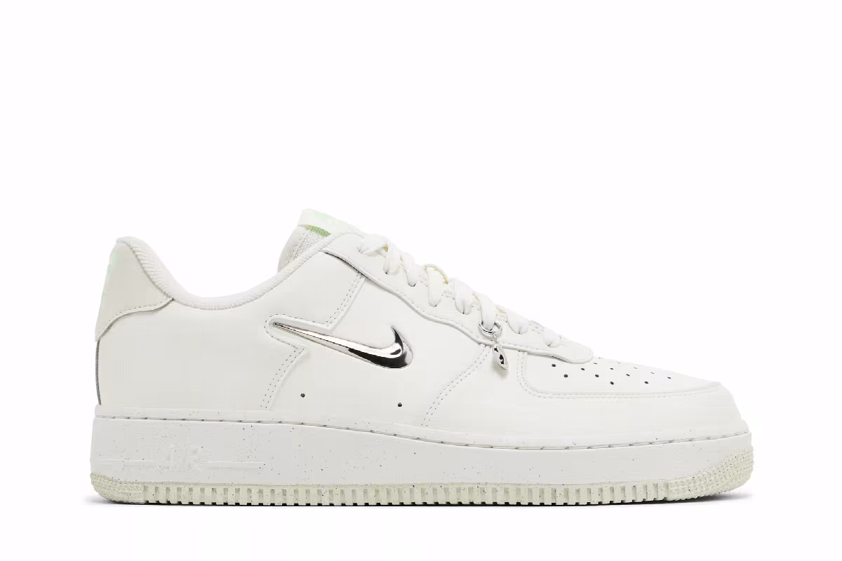 Nike Women's Air Force 1 Sail Vapor Green, view 2