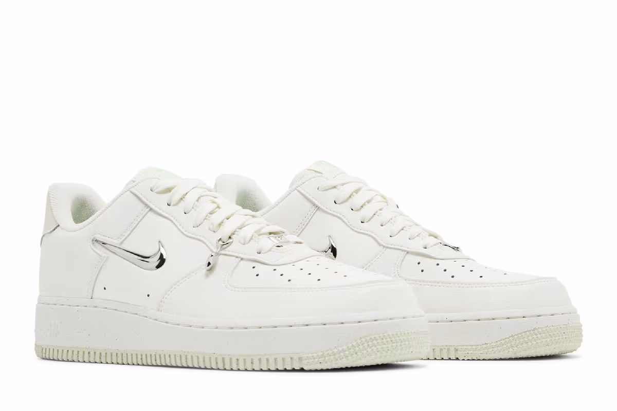 Nike Women's Air Force 1 Sail Vapor Green, view 9