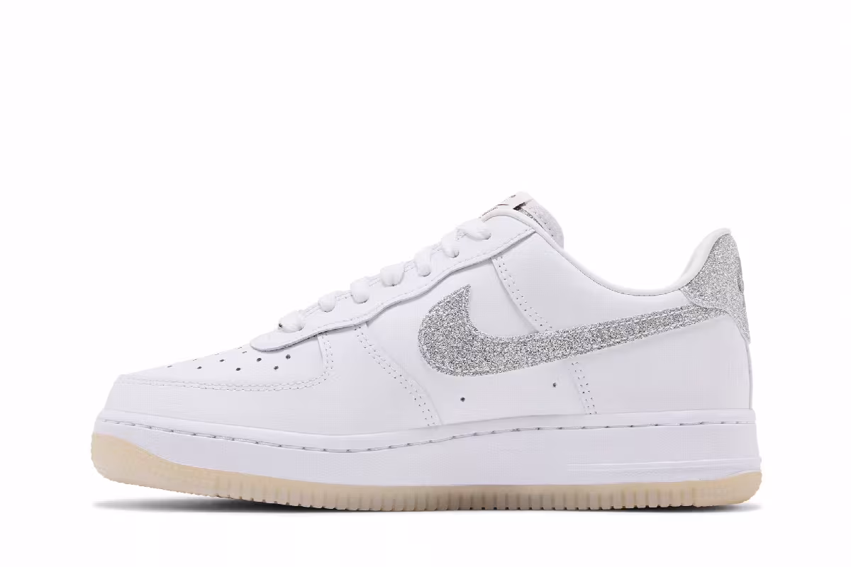 Nike Women's Air Force 1 Glitter Swoosh, view 4