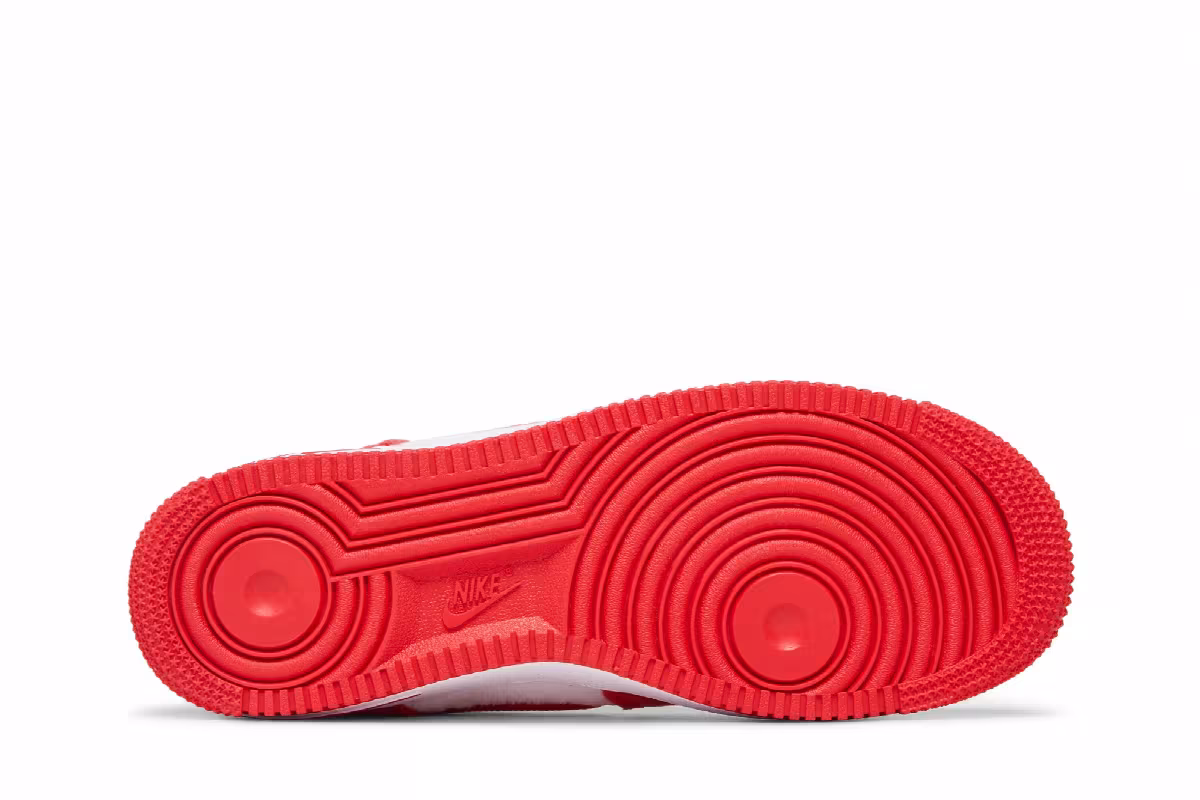 Nike Air Force 1 Low GS Valentine's Day 2024, view 5