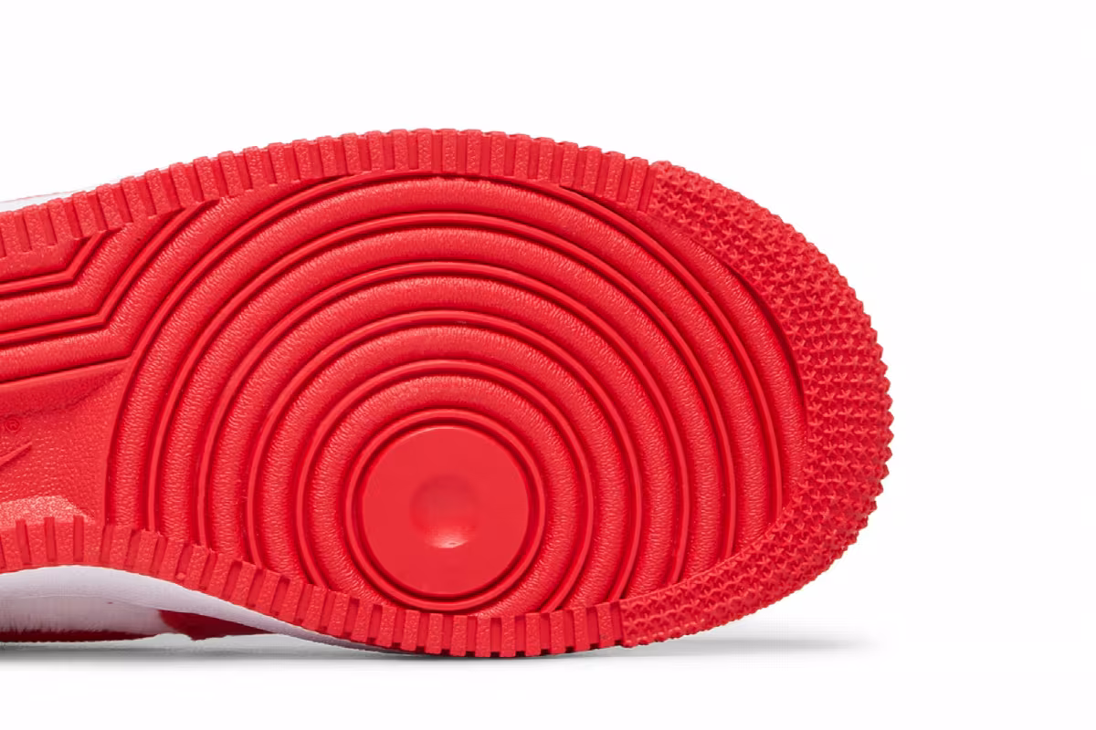 Nike Air Force 1 Low GS Valentine's Day 2024, view 6