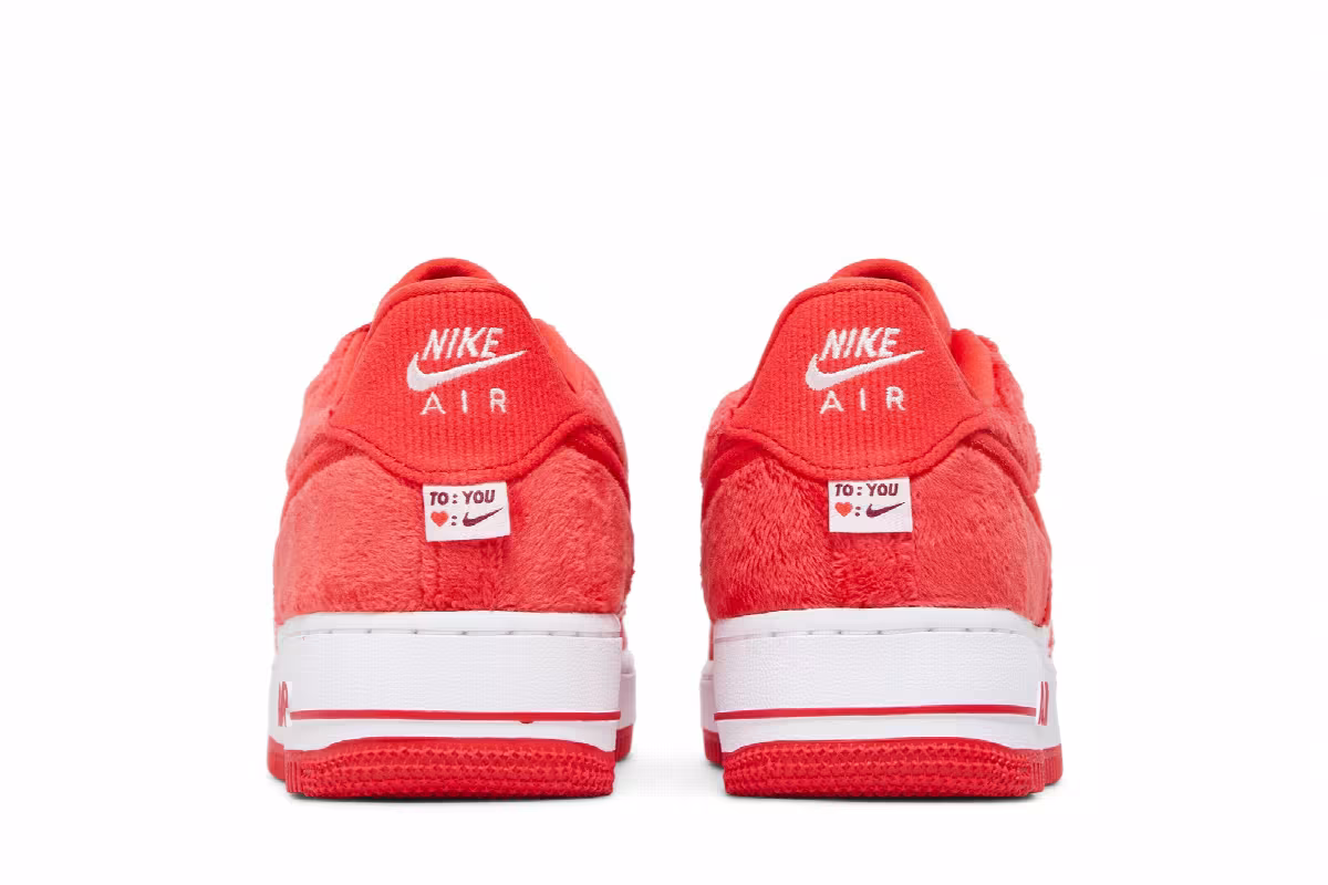 Nike Air Force 1 Low GS Valentine's Day 2024, view 7