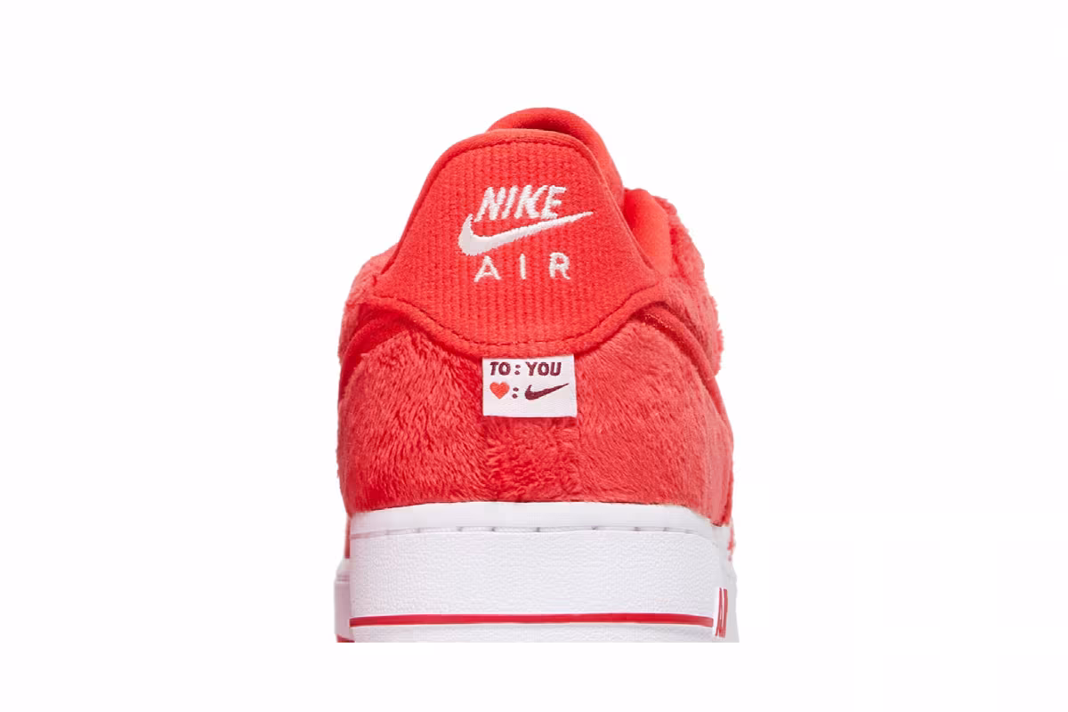 Nike Air Force 1 Low GS Valentine's Day 2024, view 8