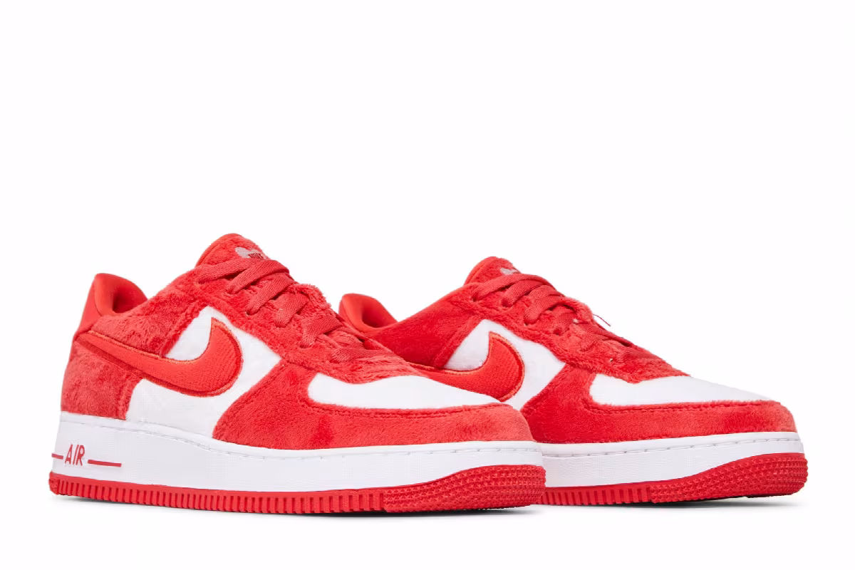 Nike Air Force 1 Low GS Valentine's Day 2024, view 9