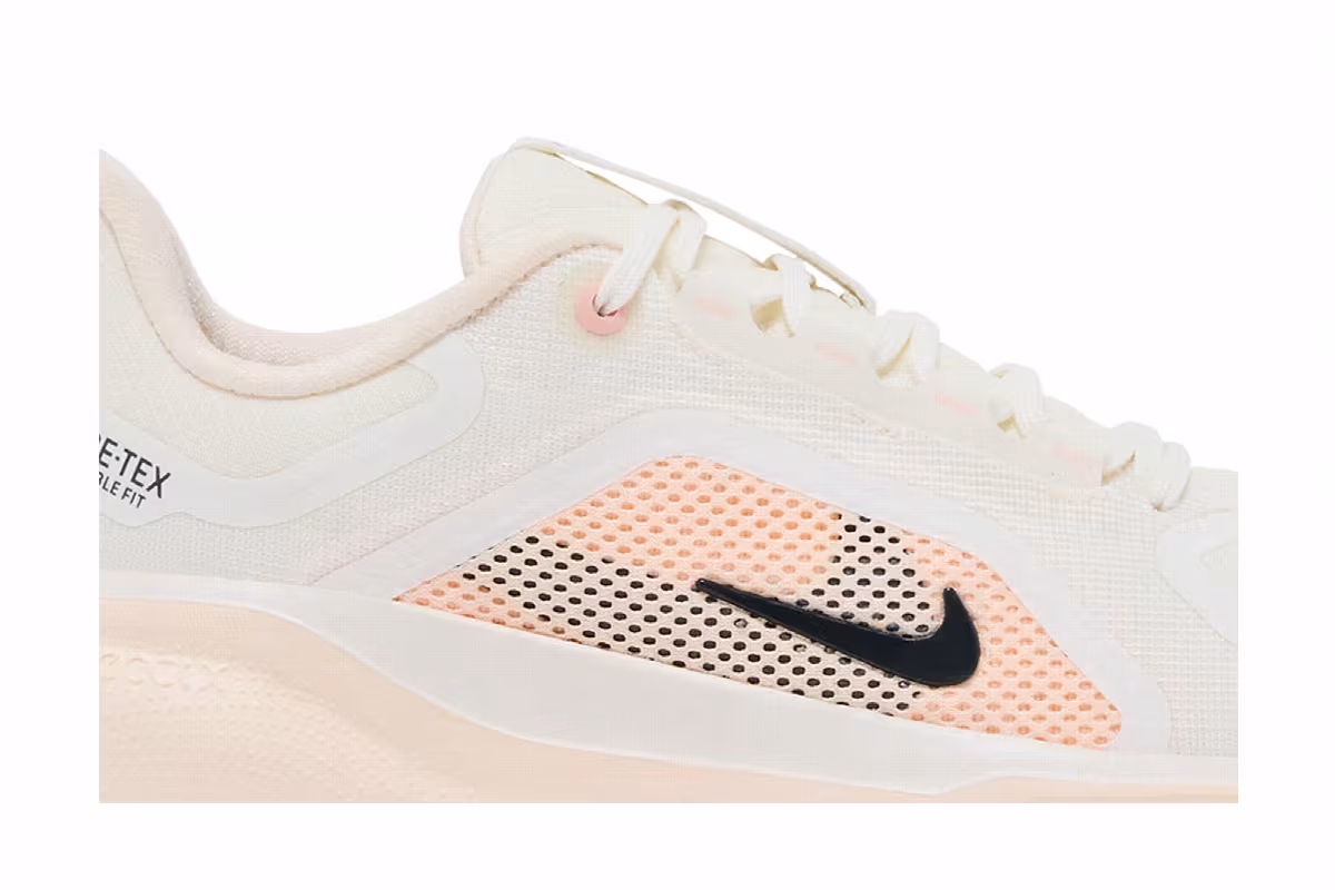 Nike Women's Air Zoom Pegasus 41 GORE-TEX Guava Ice, view 3
