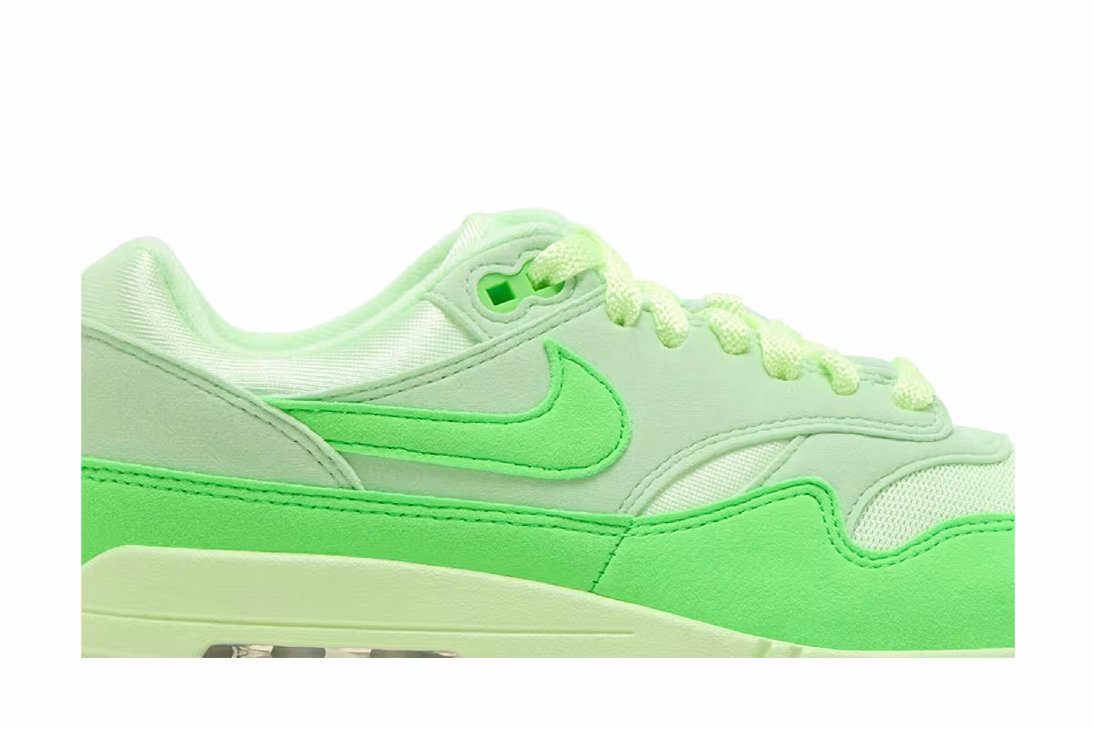Nike Women's Air Max 1 Vapor Green, view 3