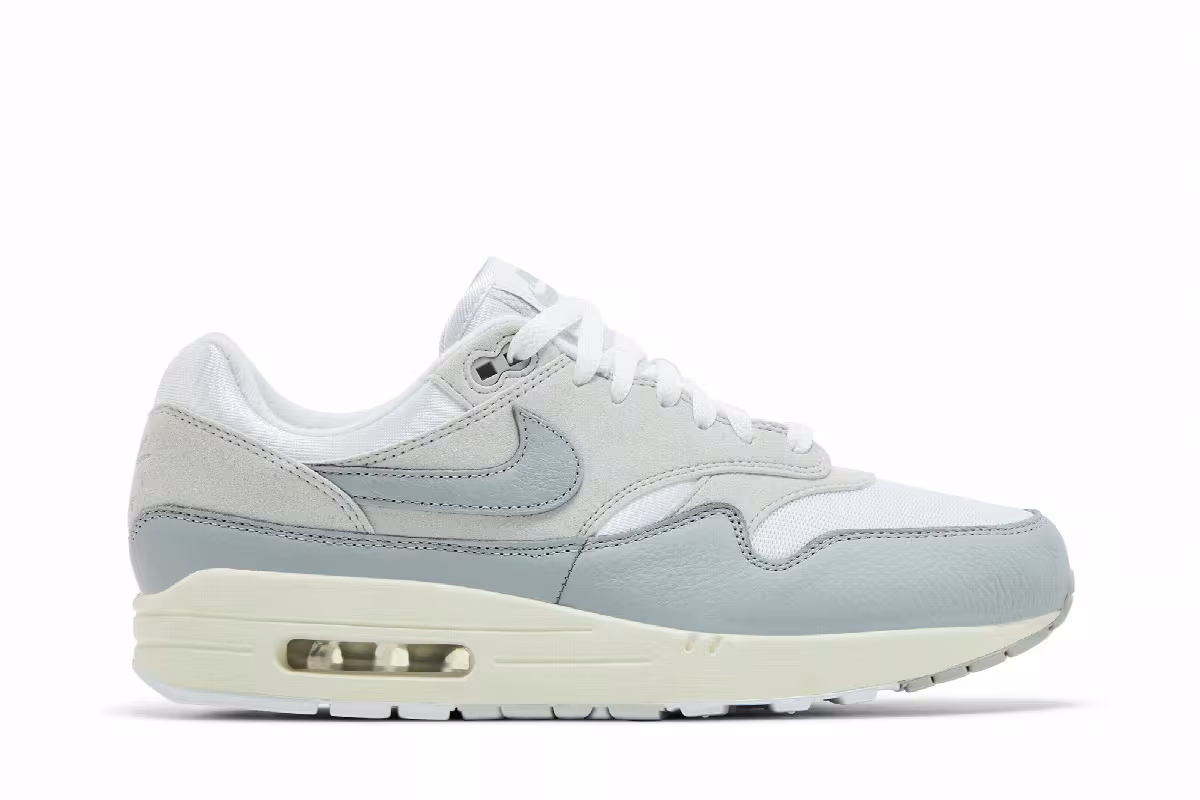 Nike Women's Air Max 1 Pure Platinum, view 2