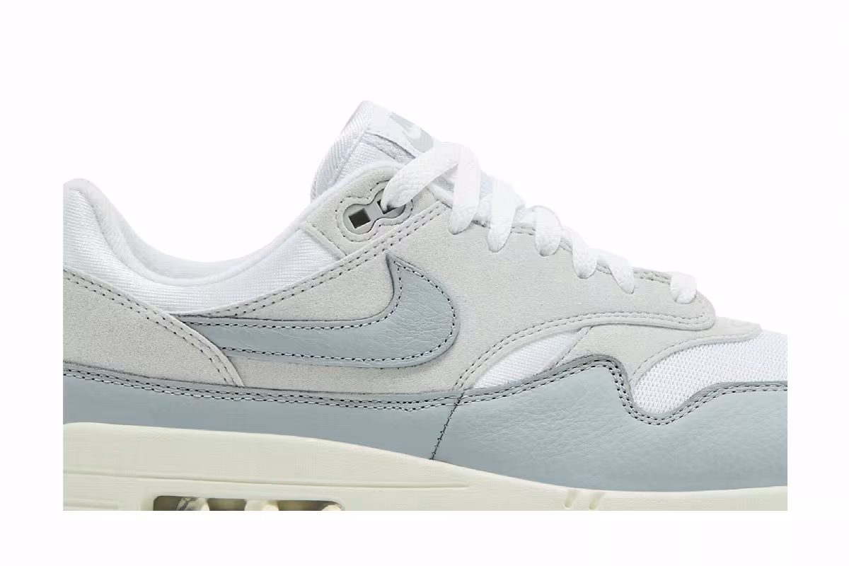 Nike Women's Air Max 1 Pure Platinum, view 3