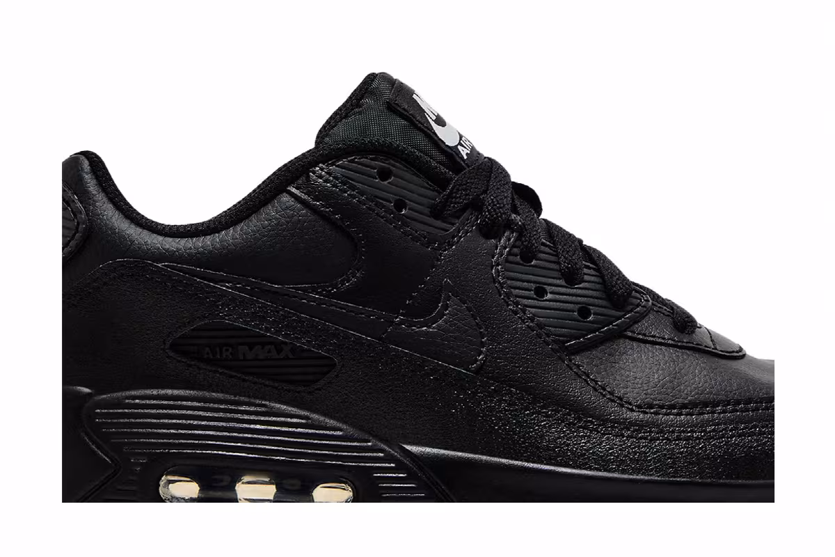 Nike Air Max 90 GS Triple Black 2024, view 3