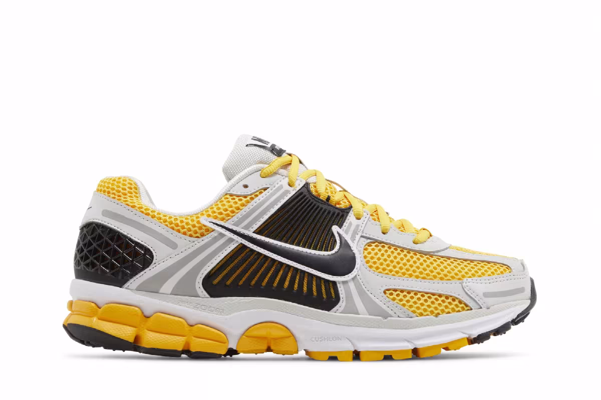 Nike Air Zoom Vomero 5 University Gold, view 2