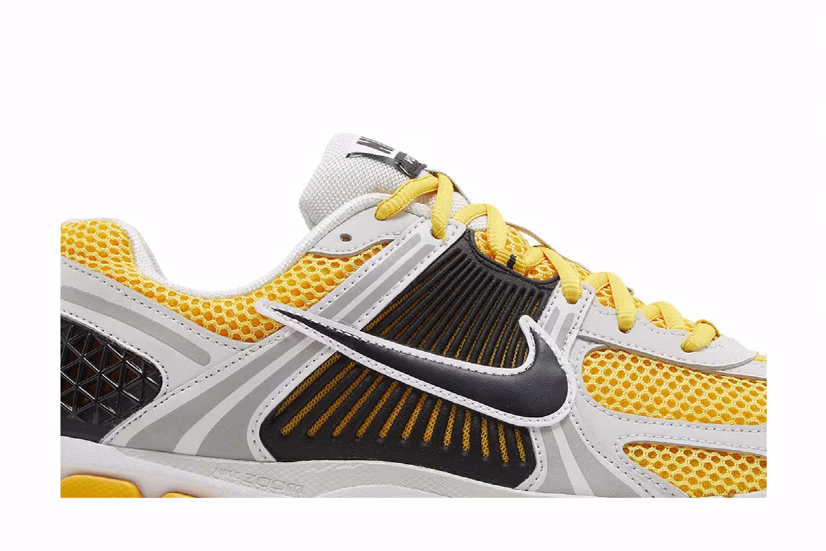 Nike Air Zoom Vomero 5 University Gold, view 3