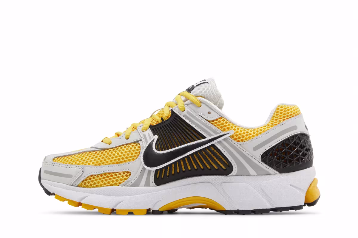 Nike Air Zoom Vomero 5 University Gold, view 4