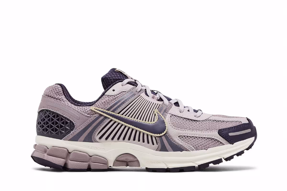 Nike Men's Air Zoom Vomero 5 Platinum Violet Gold, view 2