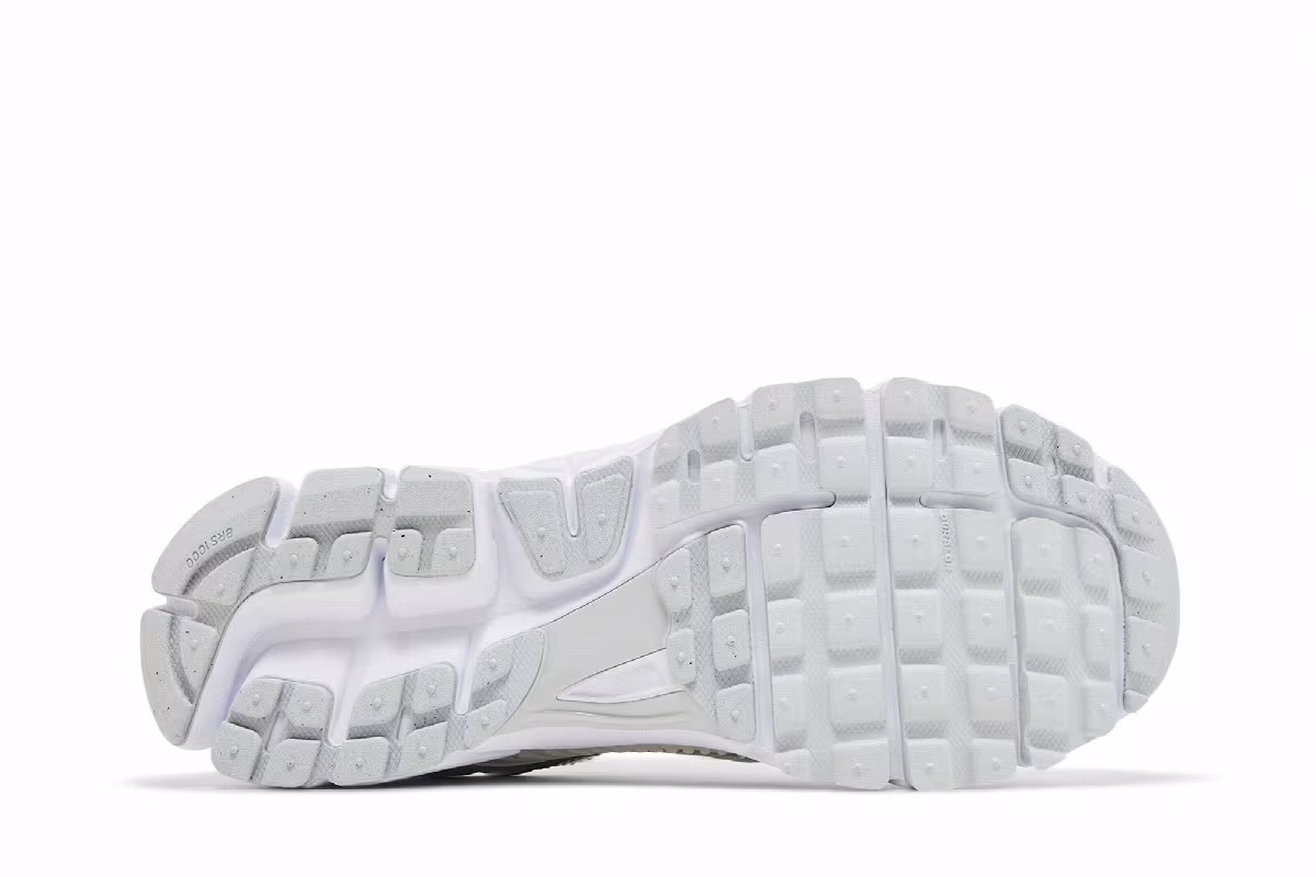 Nike Women's Air Zoom Vomero 5 Chrome Toe, view 5