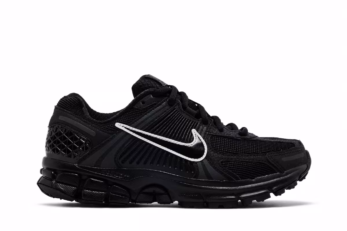 Nike Women's Air Zoom Vomero 5 Black White, view 2
