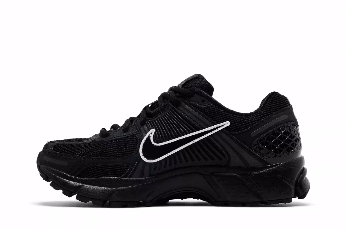 Nike Women's Air Zoom Vomero 5 Black White, view 4