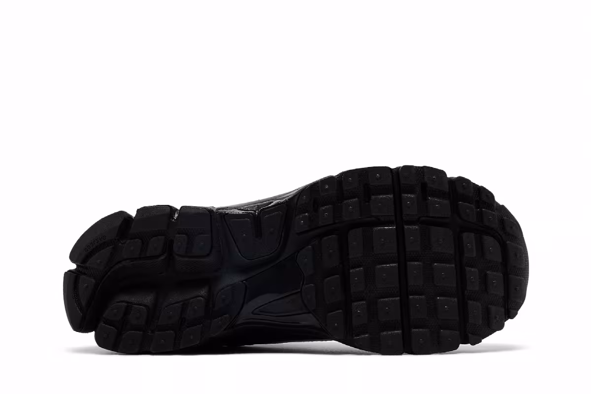 Nike Women's Air Zoom Vomero 5 Black White, view 5