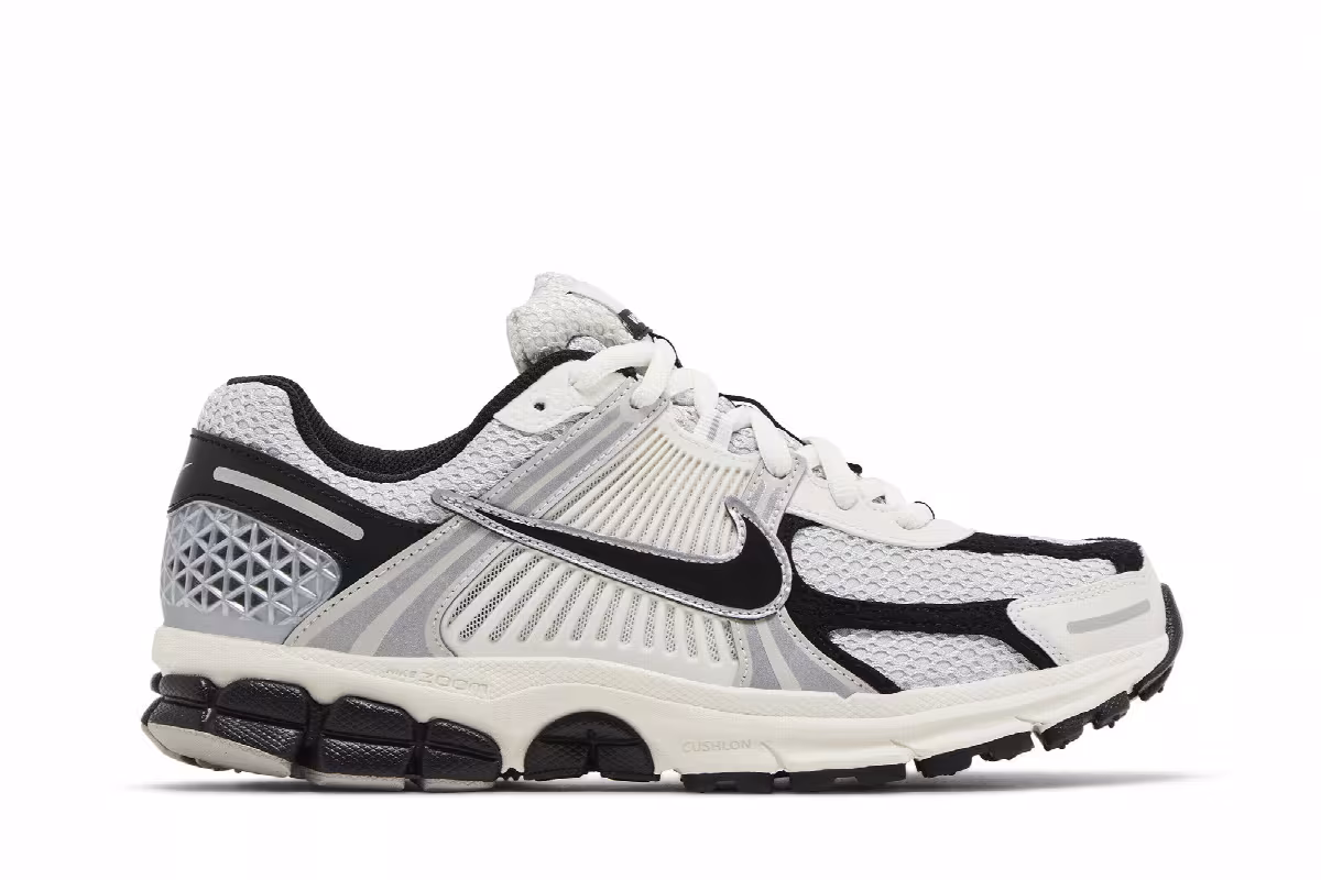 Nike Women's Air Zoom Vomero 5 Photon Dust Black, view 2