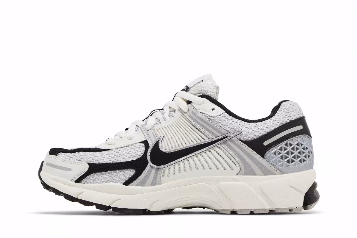 Nike Women's Air Zoom Vomero 5 Photon Dust Black, view 4