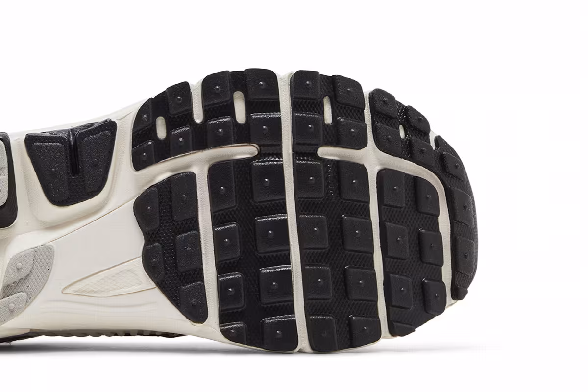 Nike Women's Air Zoom Vomero 5 Photon Dust Black, view 6