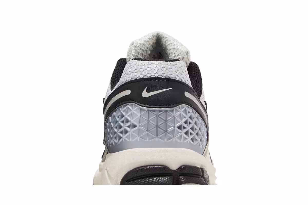 Nike Women's Air Zoom Vomero 5 Photon Dust Black, view 8