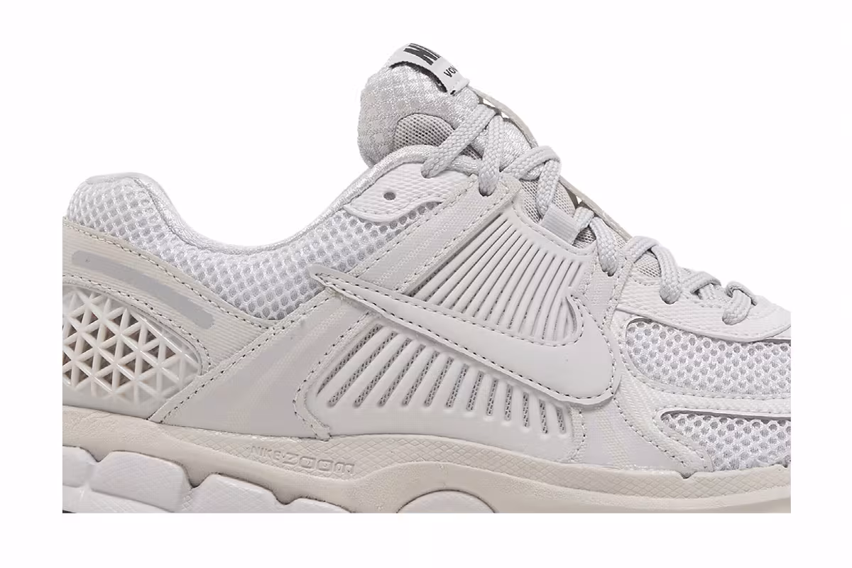 Nike Women's Air Zoom Vomero 5 White Vast Grey, view 3