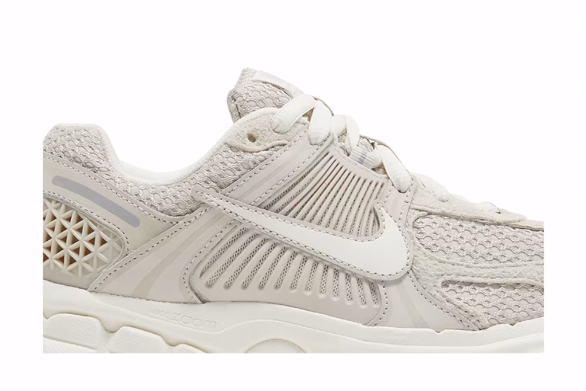 Nike Women's Air Zoom Vomero 5 Light Orewood Brown, view 3