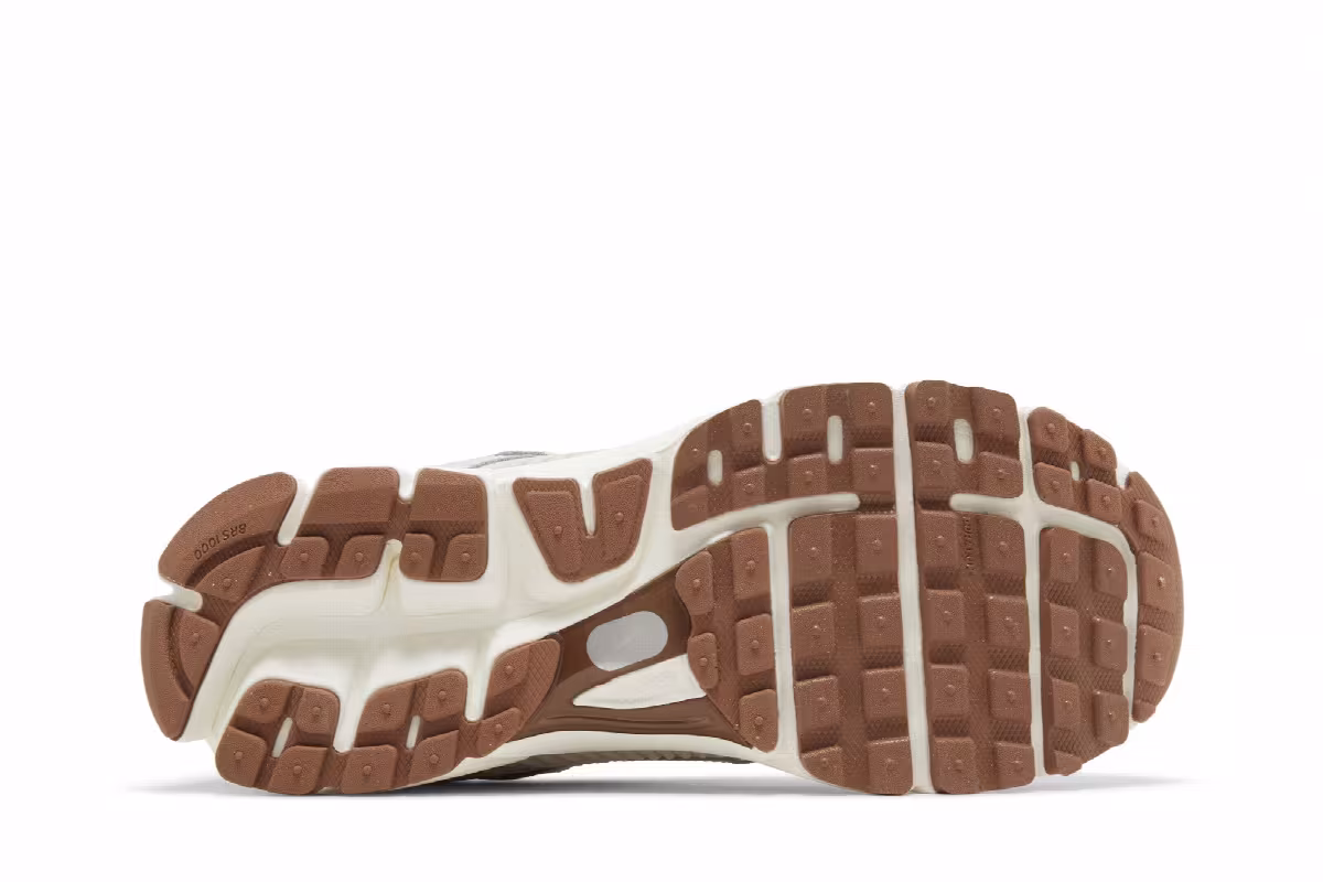 Nike Women's Air Zoom Vomero 5 Light Orewood Brown, view 5