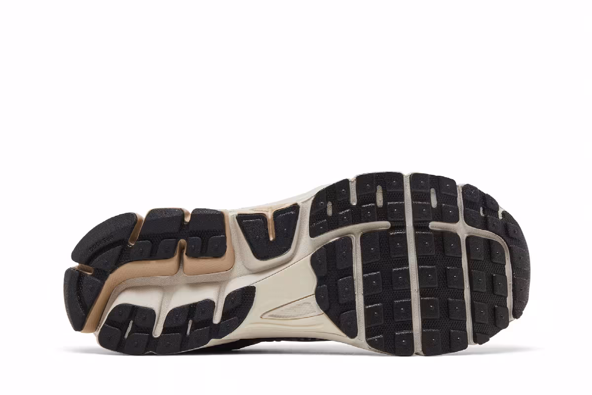 Nike Women's Air Zoom Vomero 5 Baroque Brown, view 5