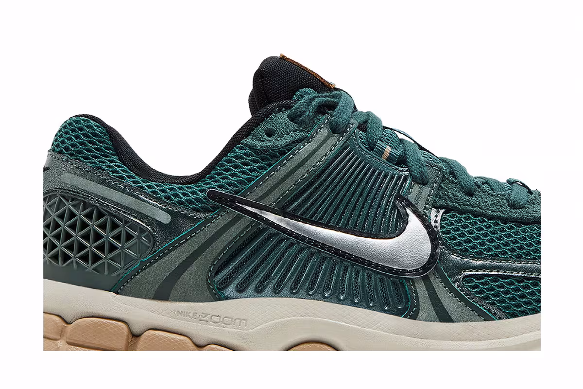 Nike Women's Air Zoom Vomero 5 Vintage Green, view 3