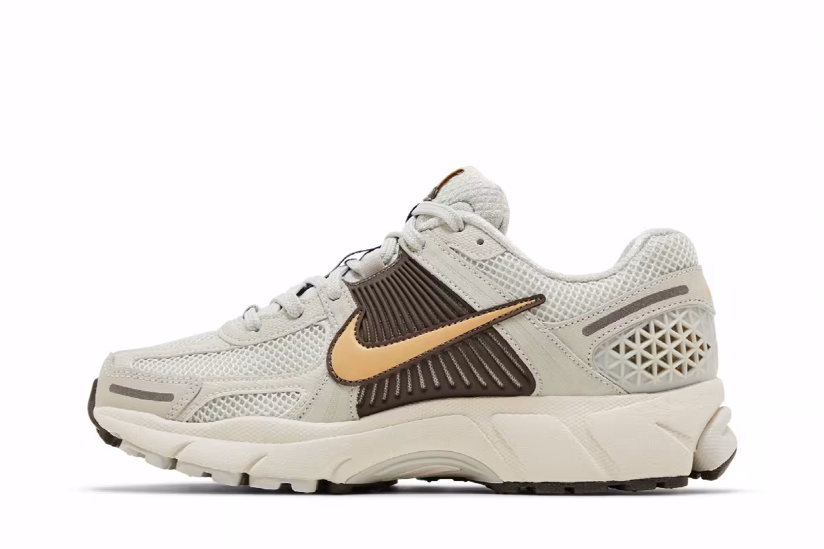 Nike Women's Zoom Vomero 5 Light Bone Sesame, view 4