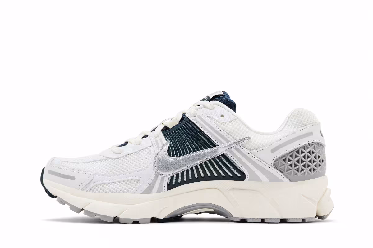 Nike Women's Air Zoom Vomero 5 White Armory Navy, view 4