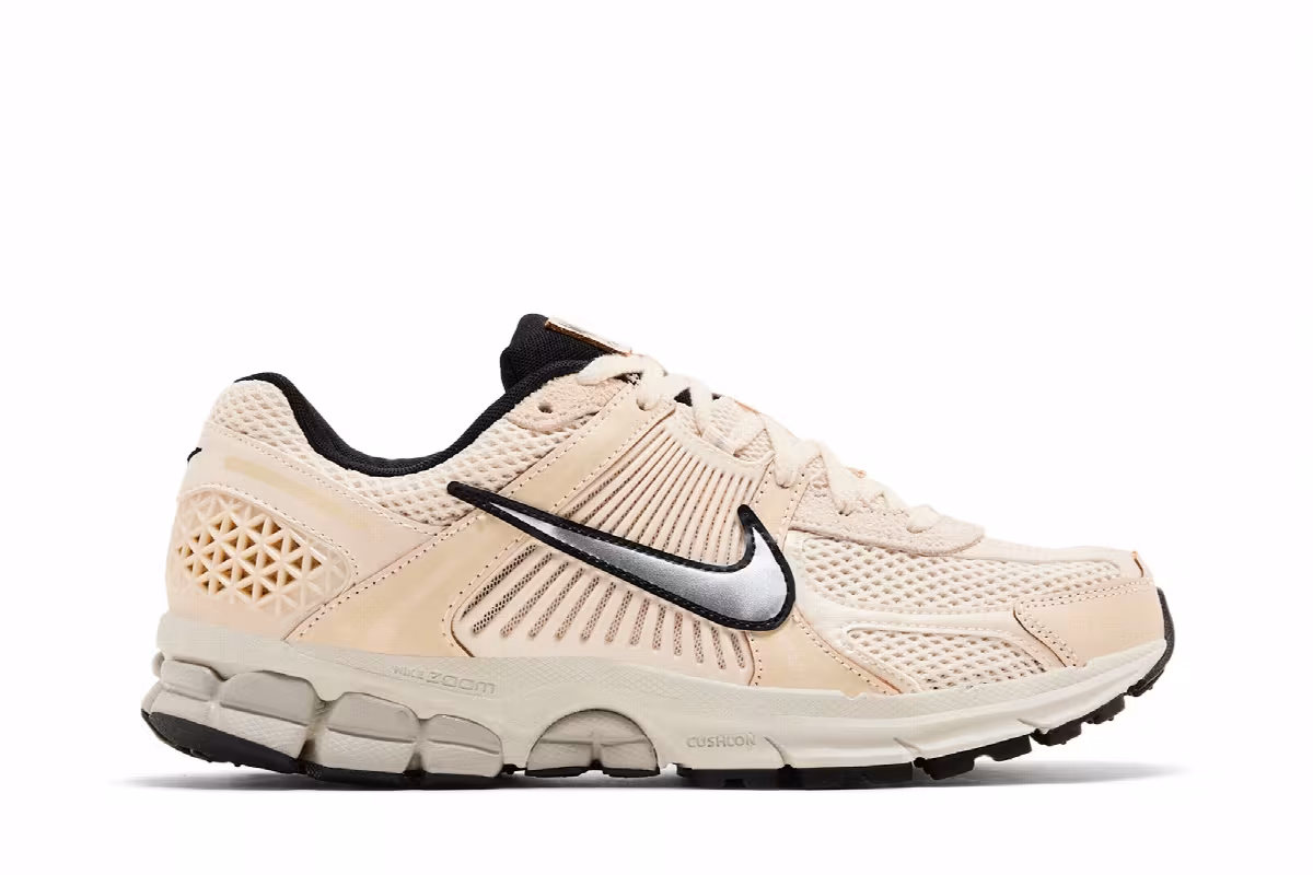 Nike Women's Air Zoom Vomero 5 Pearl White Chrome, view 2