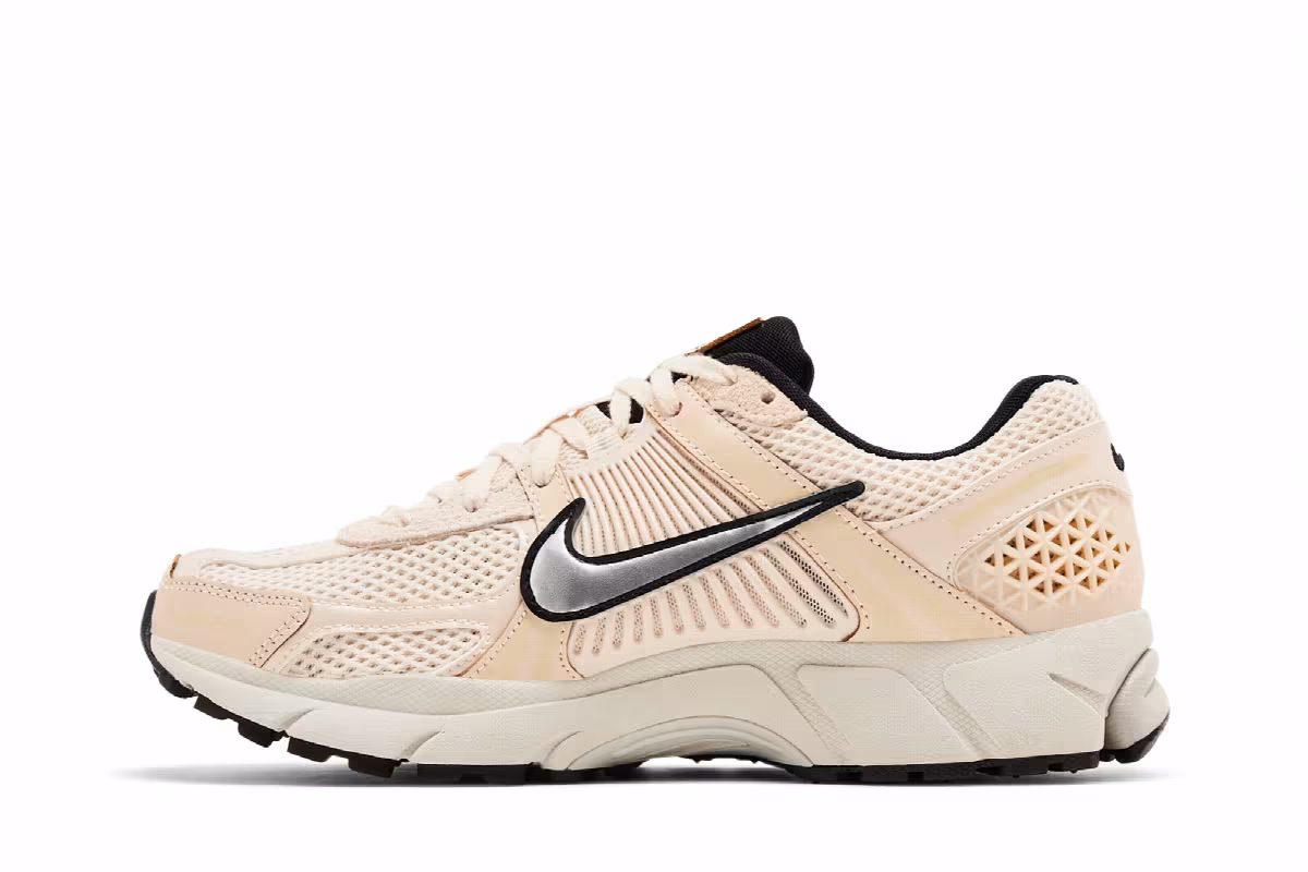 Nike Women's Air Zoom Vomero 5 Pearl White Chrome, view 4