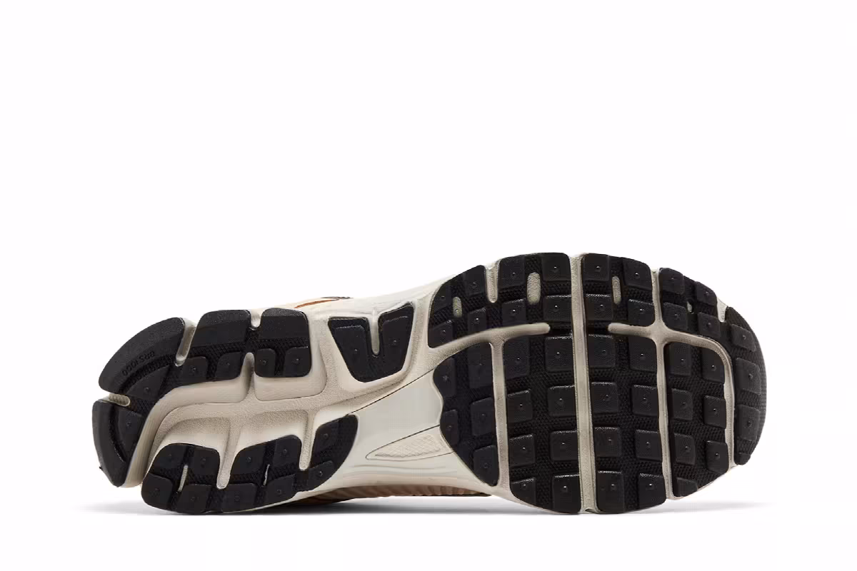 Nike Women's Air Zoom Vomero 5 Pearl White Chrome, view 5